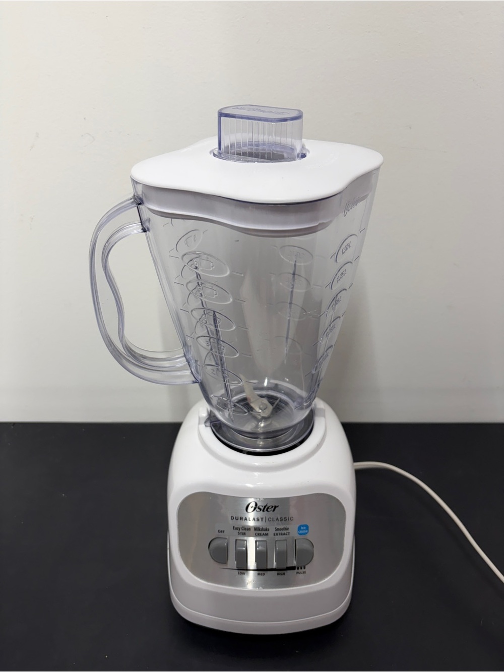 Oster Duralast Classic Blender White Base with Glass Jar & lid - Tested & Works